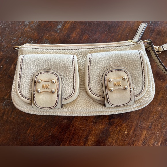 Cream Michael Kors wristlet purse from the 90s. Perfect condition - Picture 1 of 4